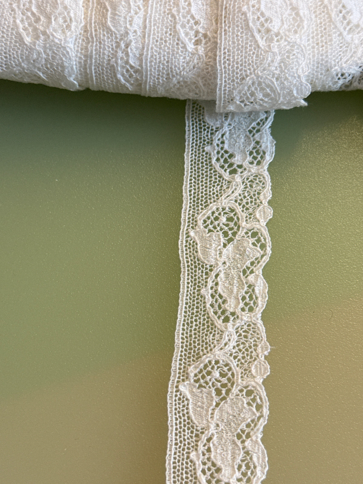 Ivory couture lace, 1 inch wide