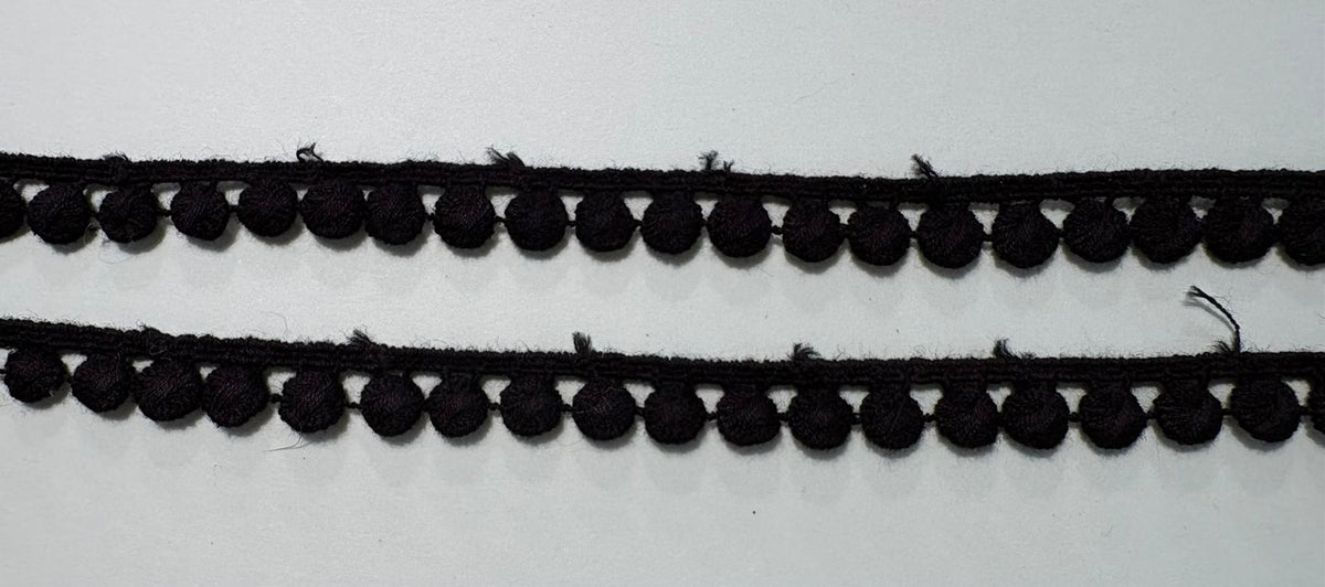 Black guipure lace trim with scalloped loop edge, 17mm wide