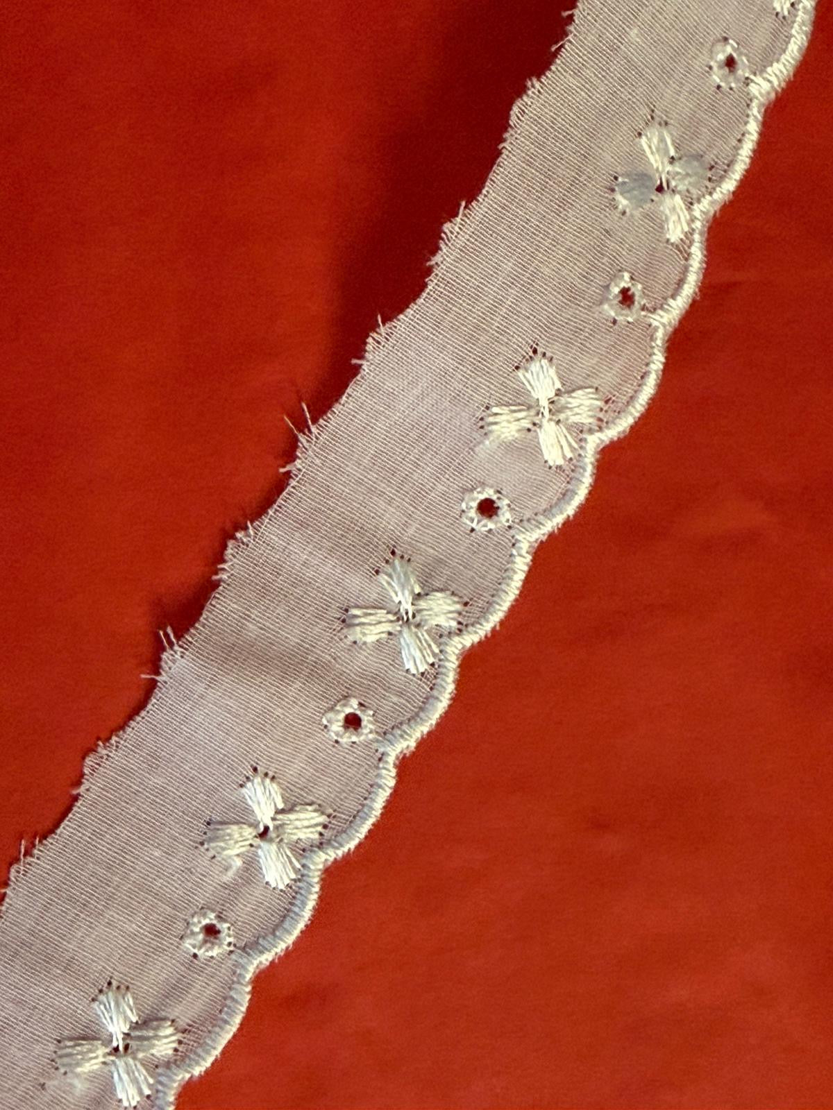 Cream cotton broderie anglaise flat lace, 25mm wide