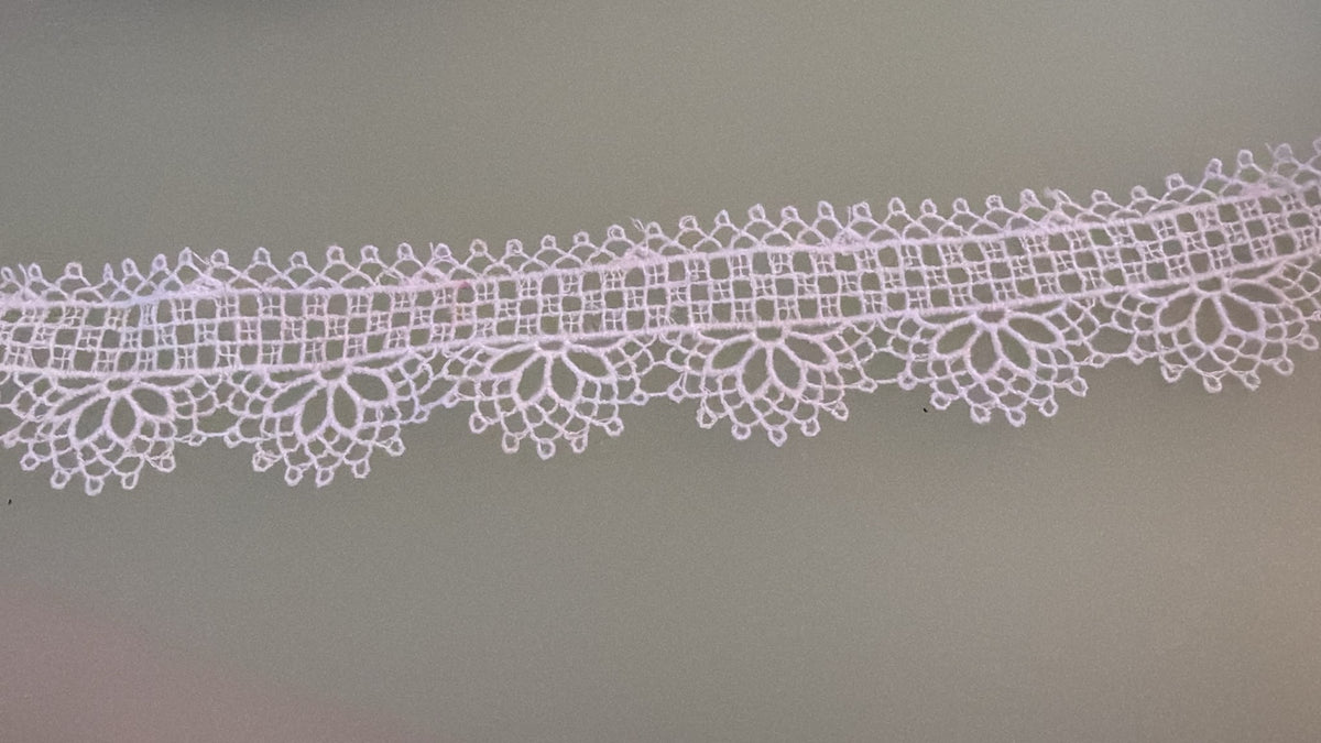 Delicate off-white guipure lace, 30mm wide